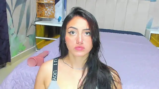 Snapshot of Lesly_sexy4u chatting on 7, 1, 2025 Lesly sexy4u online show from 7, 1, 2025