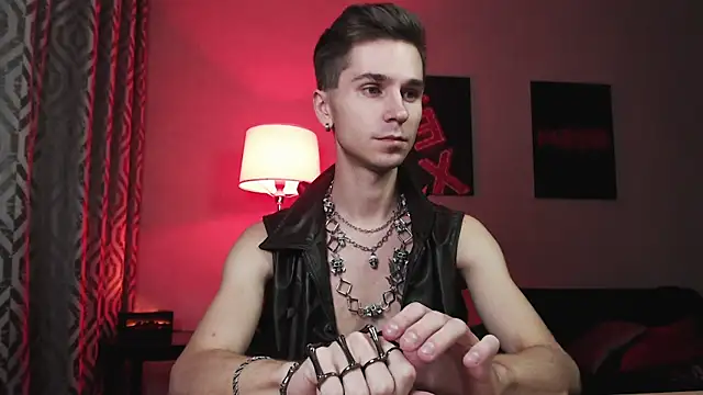 Joseph  Quinn online show from 29, 10, 2025