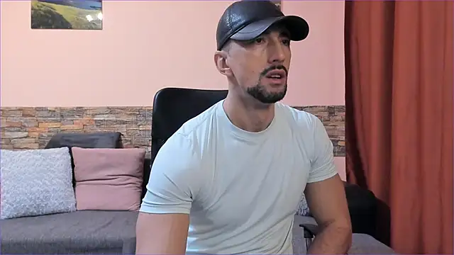 HotHunkTrainer online show from 7, 1, 2025