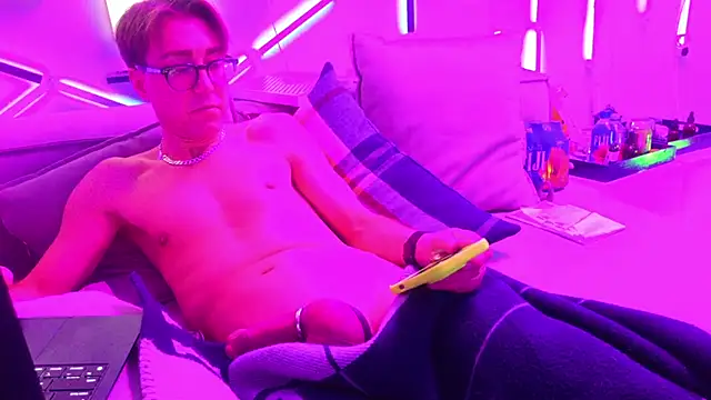 YouLikeBigDick9 online show from 23, 1, 2025