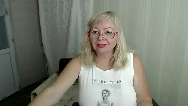 EvelynLoveShy online show from 26, 9, 2025