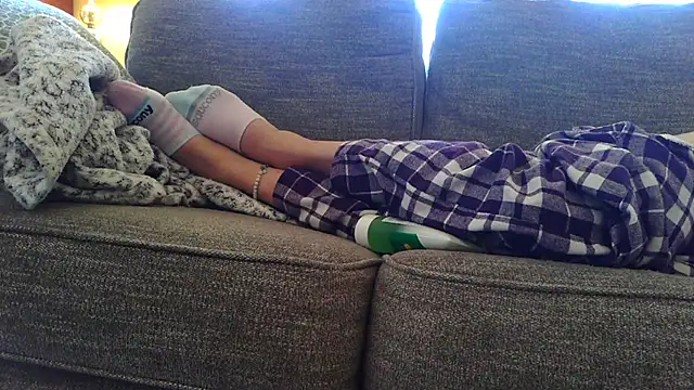 femgui69 online show from 16, 12, 2025