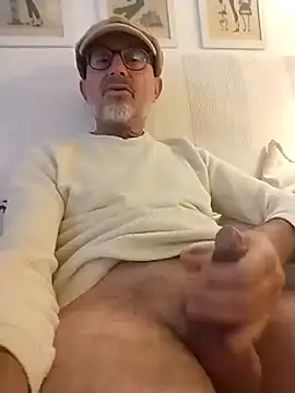 Snapshot of MadProfessor chatting on 30, 10, 2025 MadProfessor online show from 30, 10, 2025