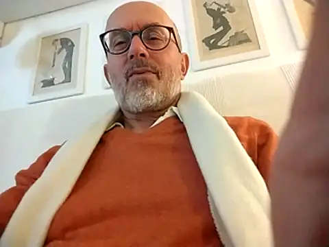 Snapshot of MadProfessor chatting on 8, 11, 2025 MadProfessor online show from 8, 11, 2025