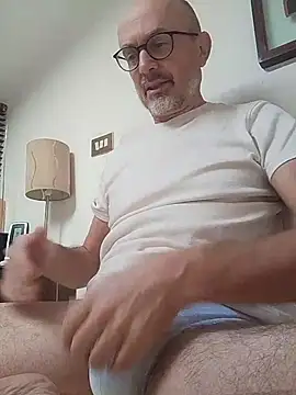 Snapshot of MadProfessor chatting on 28, 11, 2025 MadProfessor online show from 28, 11, 2025