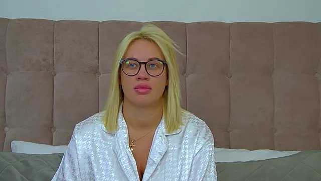 MariaNeumann online show from 12, 2, 2026