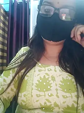 Snapshot of Aishwaryaa_69 chatting on 7, 10, 2025 Aishwaryaa 69 online show from 7, 10, 2025