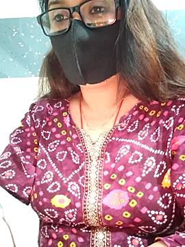 Snapshot of Aishwaryaa_69 chatting on 17, 11, 2025 Aishwaryaa 69 online show from 17, 11, 2025