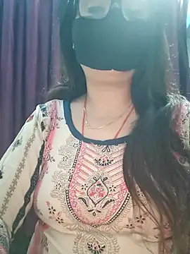 Snapshot of Aishwaryaa_69 chatting on 19, 11, 2025 Aishwaryaa 69 online show from 19, 11, 2025