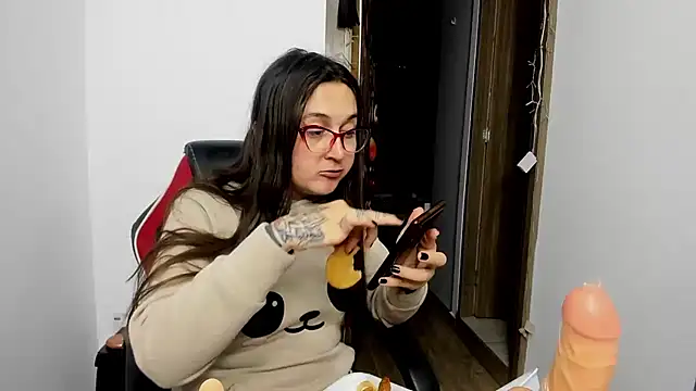 Sweet-Suck69 online show from 24, 12, 2024