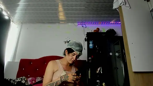 Snapshot of Sweet-Suck69 chatting on 27, 11, 2025 Sweet-Suck69 online show from 27, 11, 2025