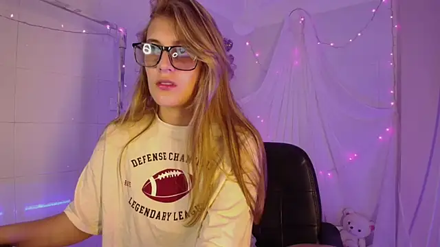 Snapshot of Giia_paiige18 chatting on 10, 11, 2025 Giia paiige18 online show from 10, 11, 2025