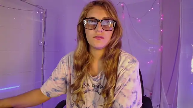 Snapshot of Giia_paiige18 chatting on 12, 11, 2025 Giia paiige18 online show from 12, 11, 2025