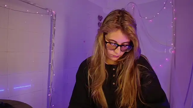 Snapshot of Giia_paiige18 chatting on 15, 11, 2025 Giia paiige18 online show from 15, 11, 2025