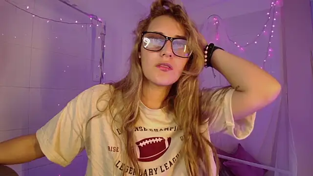 Giia paiige18 online show from 3, 2, 2026