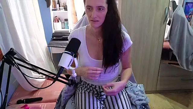 MemiKouki online show from 25, 10, 2025