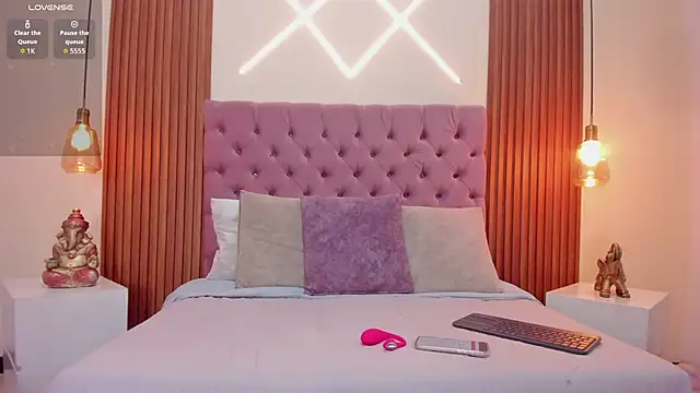 Sophia turneer online show from 15, 11, 2025