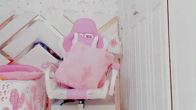 Snapshot of BriggitteEbonny chatting on 17, 12, 2024 BriggitteEbonny online show from 17, 12, 2024