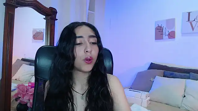 Snapshot of madisex_s chatting on 8, 11, 2025 madisex s online show from 8, 11, 2025