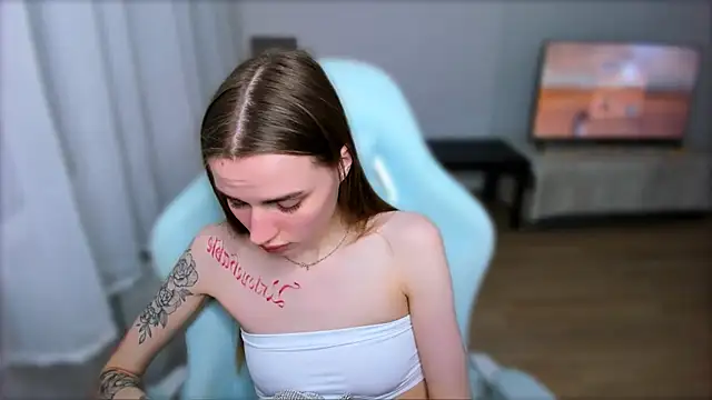 StellaLawless online show from 1, 2, 2025