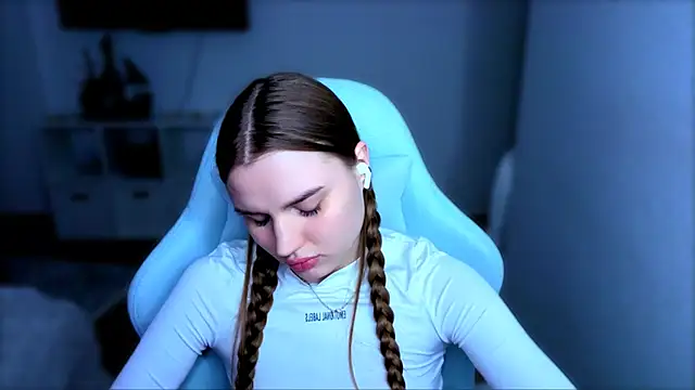 StellaLawless online show from 4, 12, 2025