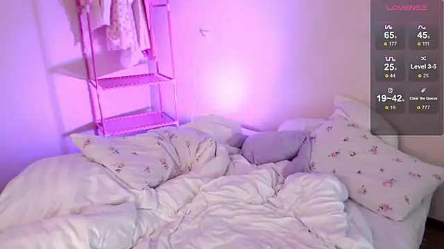 KatieMelone online show from 10, 10, 2025