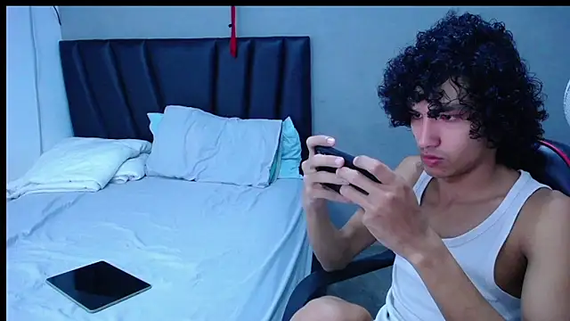 Tayronx33 online show from 2, 11, 2025