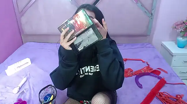 Snapshot of IsisRouse chatting on 8, 1, 2025 IsisRouse online show from 8, 1, 2025