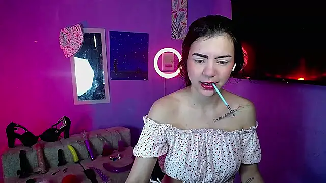 Snapshot of IsisRouse chatting on 16, 9, 2025 IsisRouse online show from 16, 9, 2025