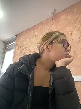 Miabonnett  online show from 19, 11, 2025