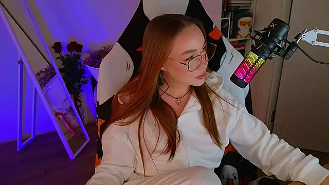 Snapshot of Emili1- chatting on 11, 3, 2025 Emili1- online show from 11, 3, 2025