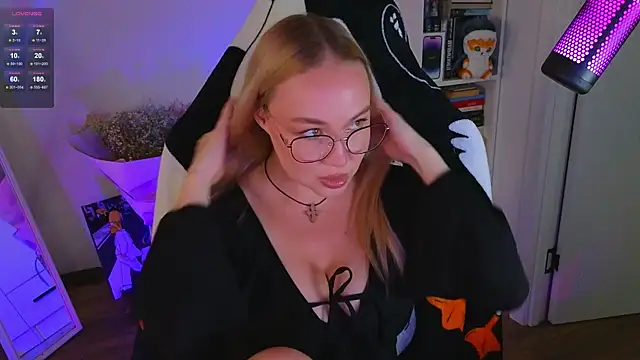 Snapshot of Emili1- chatting on 9, 9, 2025 Emili1- online show from 9, 9, 2025