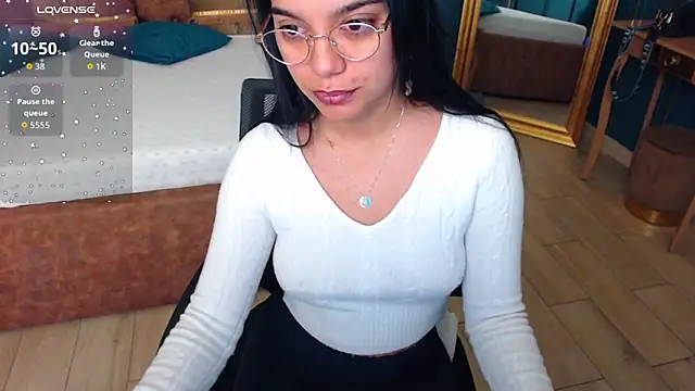 Snapshot of SerenaXMendez chatting on 6, 10, 2025 SerenaXMendez online show from 6, 10, 2025