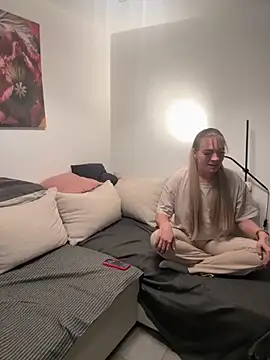 Snapshot of NickyGold_Official chatting on 5, 11, 2025 NickyGold Official online show from 5, 11, 2025