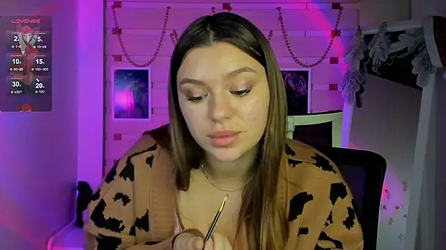 Josephine Kiss online show from 10, 12, 2024
