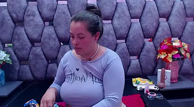 SaraThomso online show from 15, 12, 2024