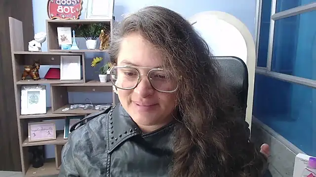 SaraThomso online show from 19, 2, 2025