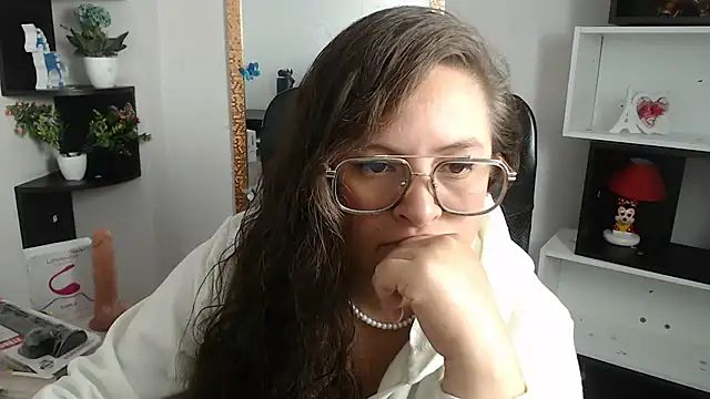 SaraThomso online show from 11, 3, 2025