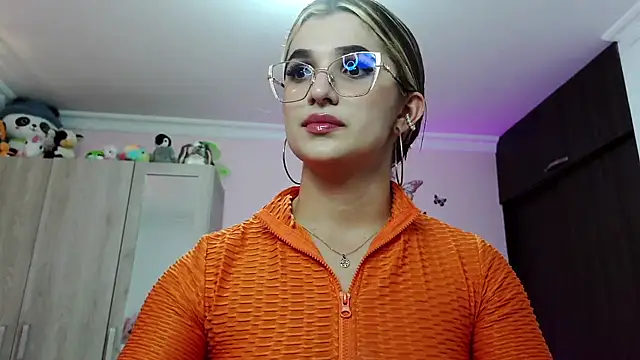 caroline jonson online show from 8, 12, 2024