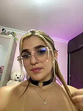 caroline jonson online show from 15, 12, 2024