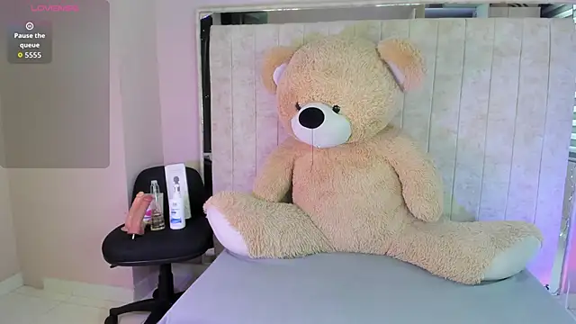 Snapshot of Danna_777_ chatting on 14, 10, 2025 Danna 777 online show from 14, 10, 2025