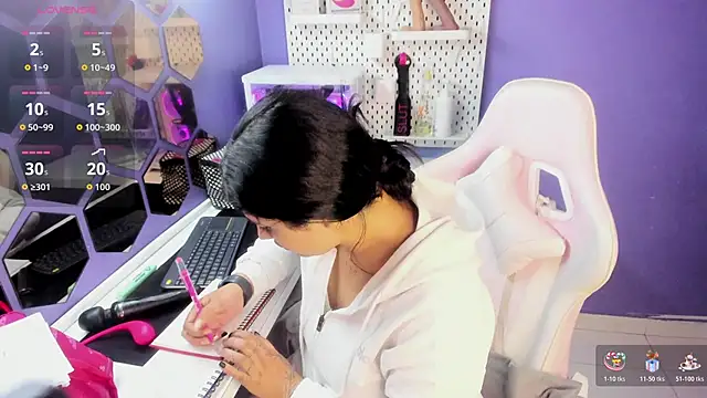 Snapshot of Danna_777_ chatting on 11, 11, 2025 Danna 777 online show from 11, 11, 2025