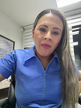 Snapshot of ALONDRAMILF chatting on 2, 2, 2025 ALONDRAMILF online show from 2, 2, 2025