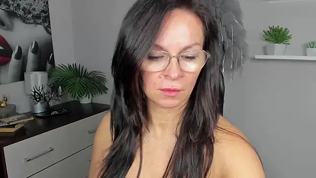 HelenLuxx online show from 10, 12, 2024