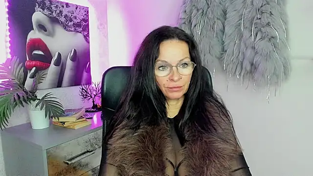 HelenLuxx online show from 7, 10, 2025