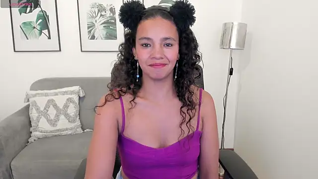 Snapshot of leslyflorez chatting on 19, 2, 2025 leslyflorez online show from 19, 2, 2025