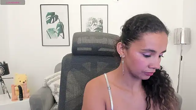 Snapshot of leslyflorez chatting on 4, 3, 2025 leslyflorez online show from 4, 3, 2025