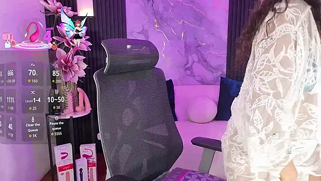 Snapshot of leslyflorez chatting on 22, 9, 2025 leslyflorez online show from 22, 9, 2025