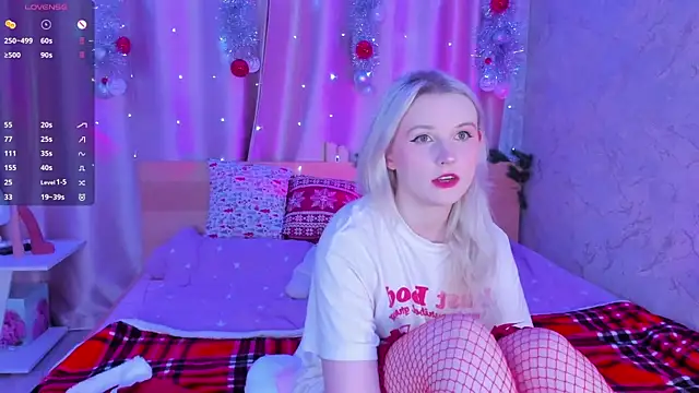 Snapshot of SweeteRose_Royce chatting on 20, 12, 2024 SweeteRose Royce online show from 20, 12, 2024