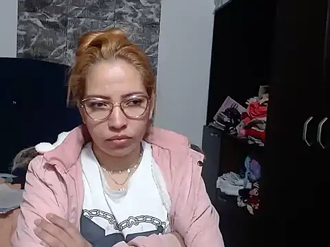 Snapshot of THEBOSSLARA chatting on 15, 11, 2025 THEBOSSLARA online show from 15, 11, 2025